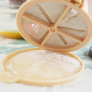 Handgehaltener Kunststoff Mehlbecher Sieb mit feinem Maschennetz und Bodenkappe zum Backen