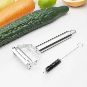 Éplucheur de légumes à double tête en acier inoxydable avec brosse de nettoyage.