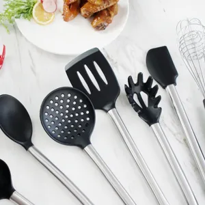 Roestvrij staal siliconen keukengerei set, spatel, garde en lepel voor dagelijks koken.