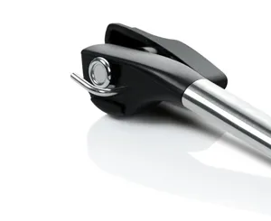 Abrelatas de seguridad ergonómico de acero inoxidable diseñado con corte de borde liso.
