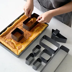 Einstellbares Geburtstagskuchen Backblech Set mit DIY Buchstaben Zahlen Metallformen.