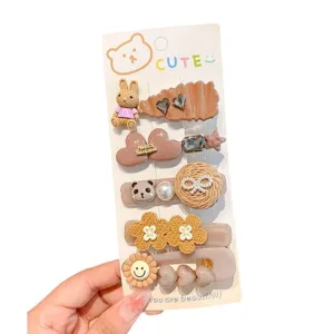 Set di mollette per capelli marroni per bambini con adorabili disegni di animali e fiori.