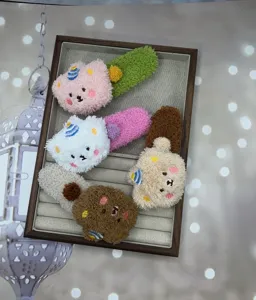 Cute plush bear duckbill hair clip detail, soft furry animal hairpins for women and girls autumn.