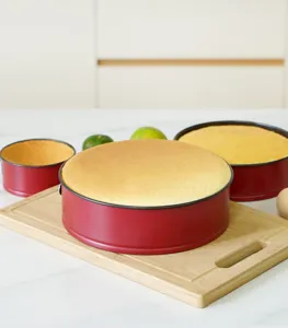 Red 3-piece non-stick carbon steel springform cake pan set round baking mold for kitchen use