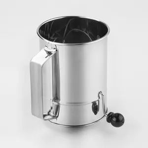 Edelstahl Mehlsieb mit Handkurbel und feinem Maschennetz, perfekt zum Backen von Kuchen.