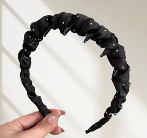 Schwarzer plissierter Haarreif mit Zähnen rutschfester Haarbügel eleganter Haarschmuck Damen