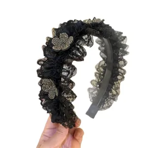 Elegante diadema de encaje negro con flores de diamantes de imitación brillantes para mujeres.
