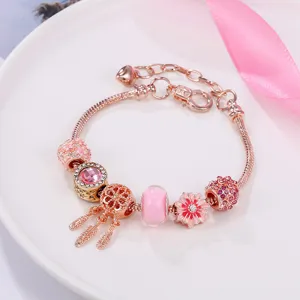 Roségouden bedelarmband met roze kralen, dromenvanger en madeliefje voor dames.