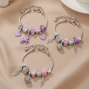 DIY Charm Armband Set mit süßem Einhorn und funkelnden Kristall Herz Perlen für Damen.