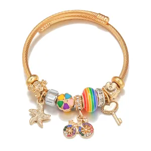 Pulsera de dijes de acero inoxidable dorado con bicicleta colorida y estrella de mar para manualidades.