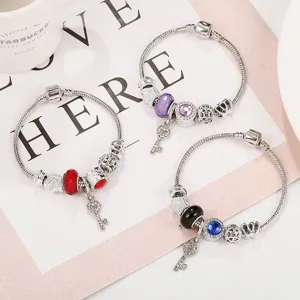 Minimalistisch Koper Legering Slangenkette Bedelarmband Met Liefde Sleutel Hart Hanger Gekleurde Kristal Glas Kralen Strass Verguld Mode Armband Voor Vrouwen Koppels Sieraden