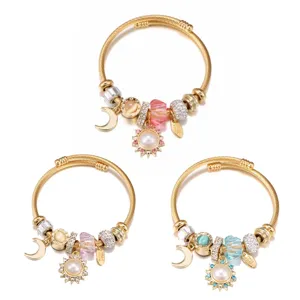 Set di bracciali rigidi in filo d'oro con ciondoli brillanti di girasole e luna con perline.