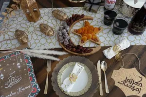 Ramadan Mond Stern Bambus Holz Serviertablett Set für Trockenobst Tischdeko Detailaufnahme