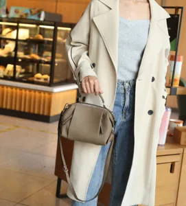 Premium genuine leather handbag featuring a stylish top handle and versatile crossbody strap design.