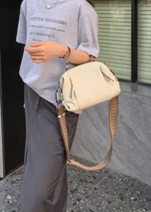 Genuine leather shoulder bag casual crossbody handbag with wide strap for daily wear