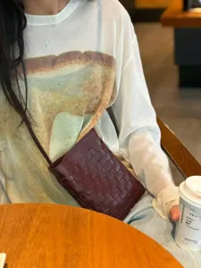 Woven leather crossbody phone bag for women, chic sheepskin mini shoulder handbag.