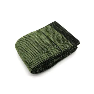 Gewehrsack aus Strick in Schwarz und Grün gestreift für den Staubschutz und die Lagerung.