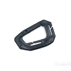 Nahaufnahme Detail des schwarzen taktischen Kunststoff Karabiner D-Ring Schnalle für MOLLE.