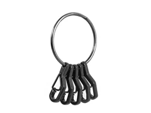 Set portachiavi in lega con mini moschettoni neri, design classico e pratico.