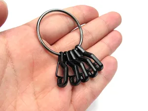 Set anello portachiavi in lega con moschettoni a molla neri, design compatto per aggancio rapido