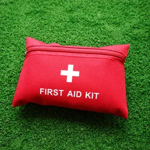 Sac de premiers secours d'urgence rouge pour survie en plein air, voyage et usage médical familial.