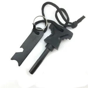 Outdoor survival vuurstarter gereedschap met multifunctionele metalen schraper en koord.