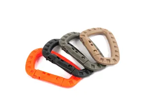 Detailansicht leichter taktischer Kunststoff D-Ring Karabiner in vielen Farben für Outdoor.