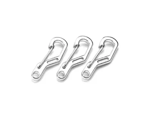 Set di 3 moschettoni portachiavi in metallo argentato design compatto per uso quotidiano.