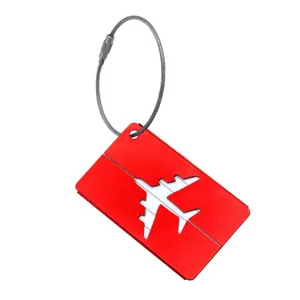 Étiquette de bagage en aluminium rouge avec découpe d'avion et câble en acier.