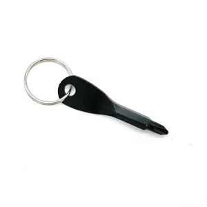 Gros plan et détail du porte-clés tournevis noir portable avec anneau métallique.