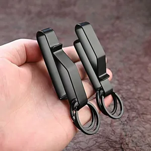 Dettaglio del portachiavi da cintura in acciaio inossidabile, clip nera per chiavi auto.