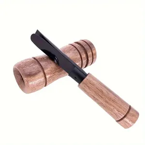 Holz Ente Lochpfeife Detailansicht, tragbare Outdoor Jagdpfeife mit Schutzetui aus Holz.