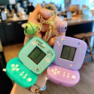 Mini Handheld Spielkonsole Schlüsselanhänger, tragbares süßes Spielzeug mit Display.