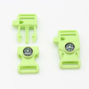Groene kunststof steekgesp met kompas fluit voor paracord armband overlevingsuitrusting.