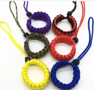 Λεπτομέρειες λουρακιού κάμερας paracord 550, πολύχρωμο κορδόνι επιβίωσης κοντινό πλάνο