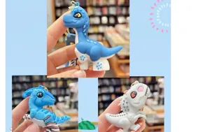 Joli porte-clés dinosaure 3D dessin animé anime pendentif de sac jouet cadeau pour enfants.