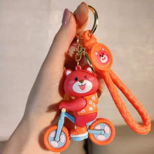 Close-up van de schattige roze beren fiets sleutelhanger details, fijne afwerking en kleur.