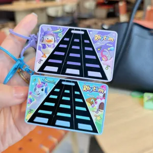 Simpatico Portachiavi per Mini Console di Gioco a Ritmo di Musica dei Cartoni Animati Ciondolo per Zaino Giocattolo Elettronico tascabile in Plastica Creativo Regalo