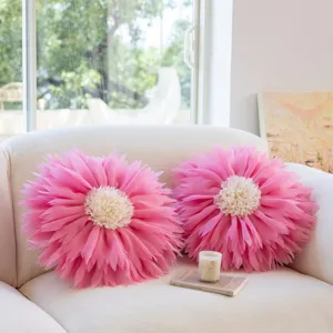 Funda de cojín flor de loto rosa 3D, detalle decoración sofá, diseño de pétalos suaves.