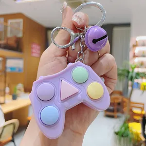 Portachiavi fidget giocattolo da premere a forma di mini controller con campanella.