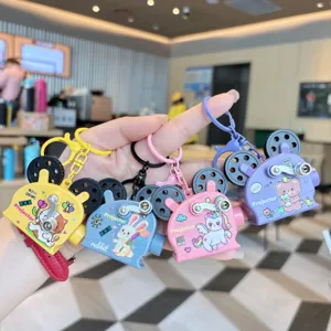 Schattige Cartoon Dier Handgekrukte Projector Film Machine Speelgoed Sleutelhanger Stressverlichting Acryl Rugzak Hanger Hangend Ornament Accessoire