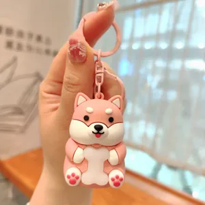 Gedetailleerde close-up van de schattige roze Shiba Inu oplichtende sleutelhanger ring.