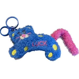 Llavero de peluche de leopardo lindo con cola rosa y bordado LUCK, colgante de bolso suave.