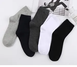 Set di calze da uomo in cotone tinta unita a tubo medio, traspiranti per affari e sport.