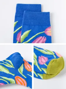 Detailansicht verdickter Herbst Winter Skater Socken mit farbigem Oelgemälde Tulpenmuster.