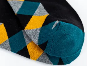 Vue détaillée de chaussettes courtes en coton pour hommes à motif argyle et texture.