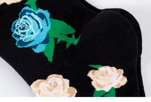 Calcetines negros elegantes para hombre con patrones de rosas coloridas, transpirables y cómodos.