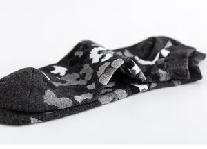 Men's camouflage low cut socks, breathable cotton short socks for daily sports and summer wear.
