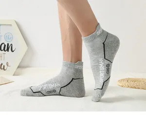 Men's breathable mesh athletic short socks, casual grey running socks for summer.