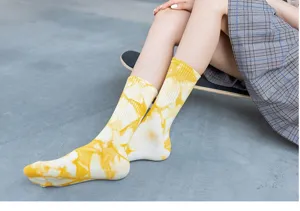 Calzini al polpaccio in cotone tinto a cravatta giallo, moda streetwear hip-hop trendy.
